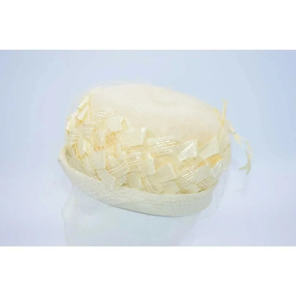 1950s Ivory Lady’s Netted Hat with Feather Bird - Picture 1 of 6